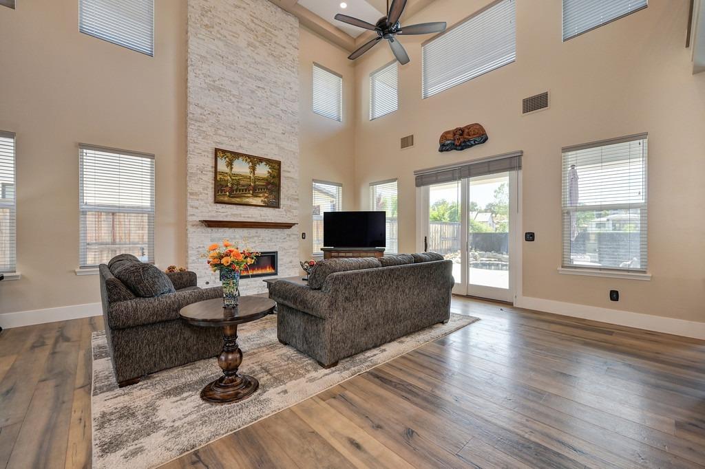 Detail Gallery Image 11 of 60 For 735 Oliver Ct, Folsom,  CA 95630 - 4 Beds | 3/1 Baths