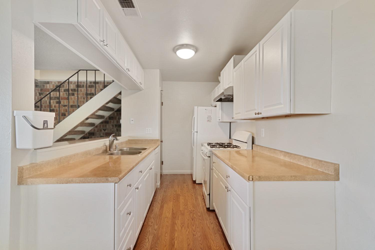 Detail Gallery Image 14 of 32 For 2720 Pole Line Rd #2,  Davis,  CA 95618 - 2 Beds | 1 Baths