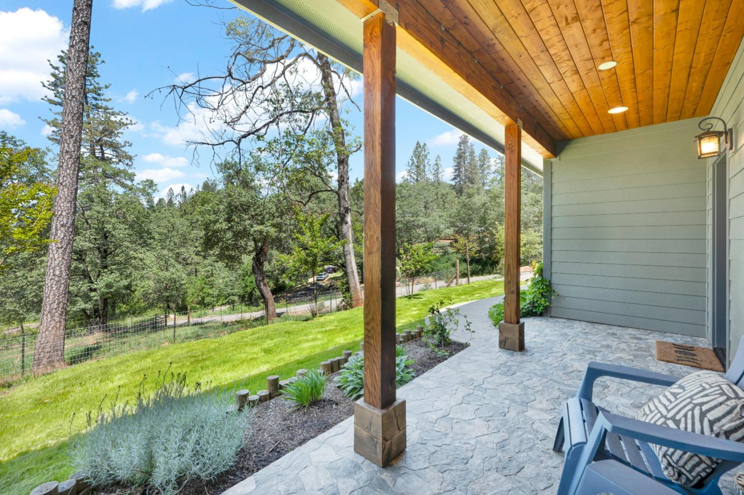 Detail Gallery Image 5 of 55 For 1220 Goldridge Ln, Colfax,  CA 95713 - 3 Beds | 2 Baths