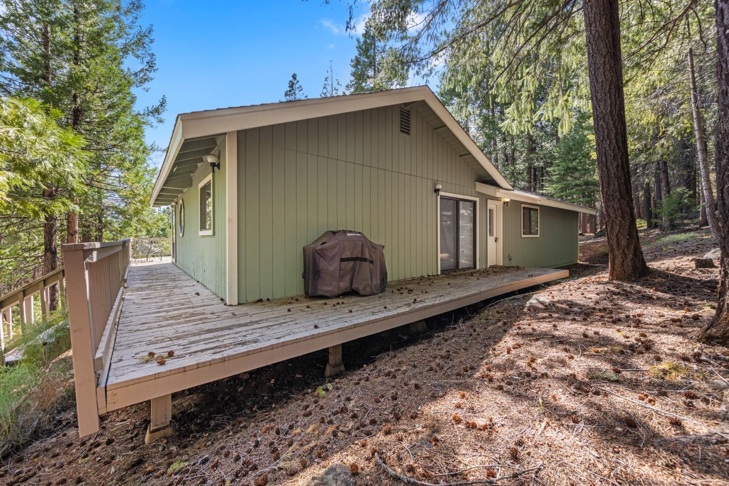 Detail Gallery Image 18 of 23 For 6885 Almanor Lake Estates Dr, Lake Almanor,  CA 96137 - 3 Beds | 2 Baths
