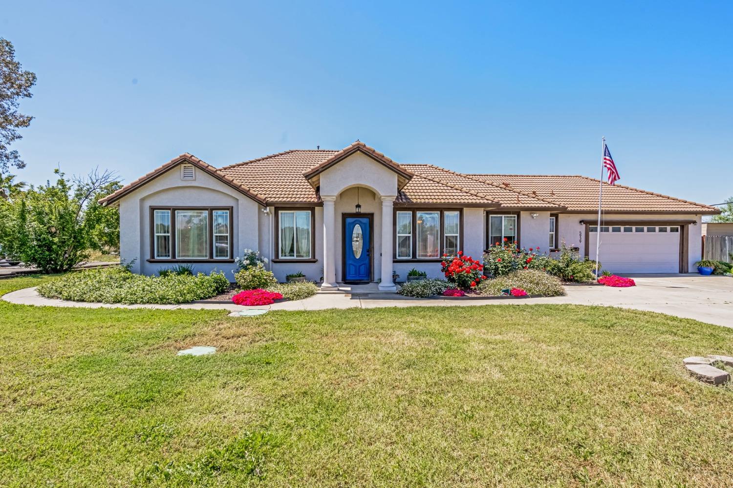 Detail Gallery Image 4 of 65 For 5939 W 6th St, Rio Linda,  CA 95673 - 7 Beds | 5 Baths