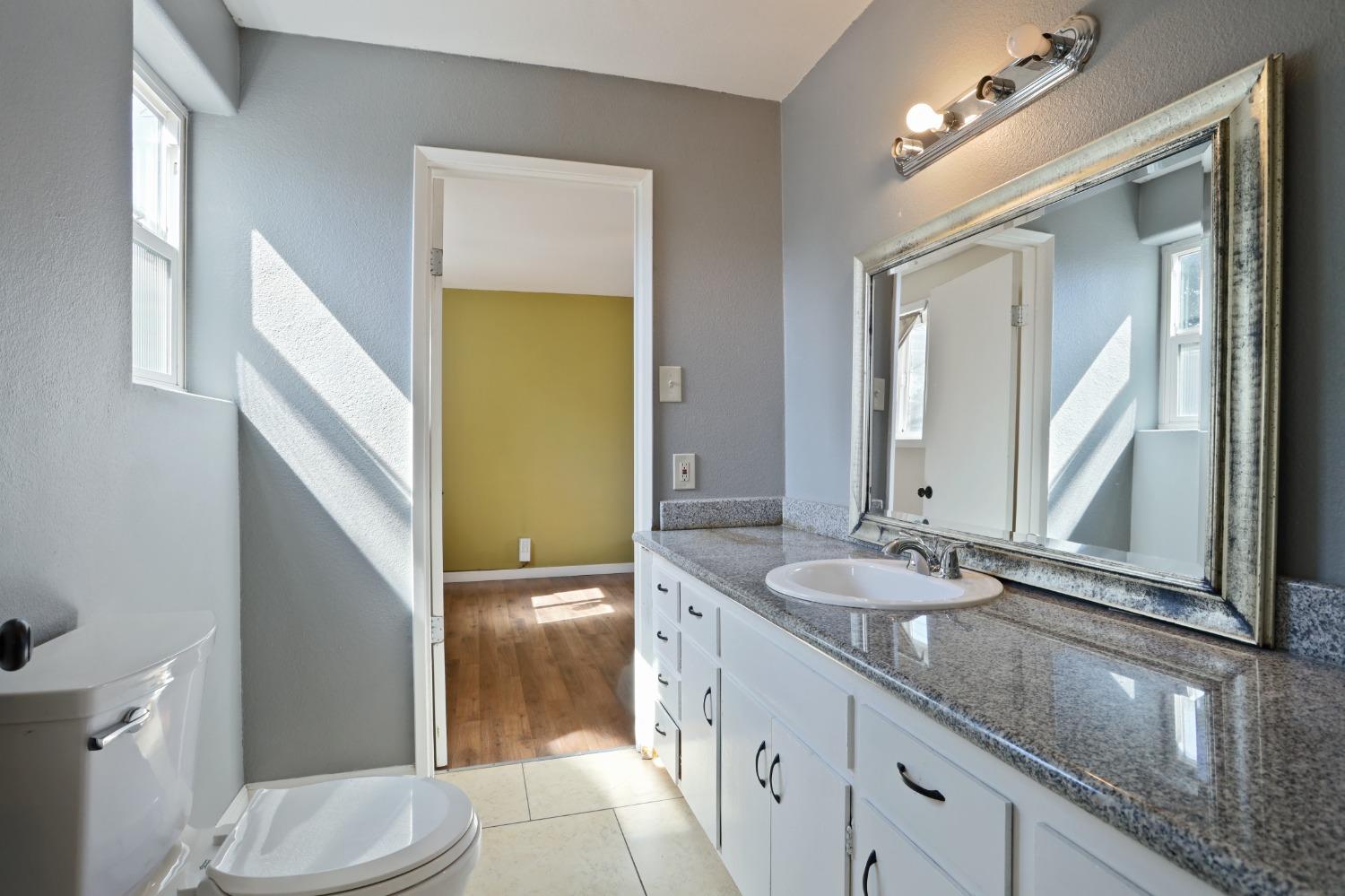 Detail Gallery Image 21 of 34 For 807 Loletta Ave, Modesto,  CA 95351 - 3 Beds | 1/1 Baths