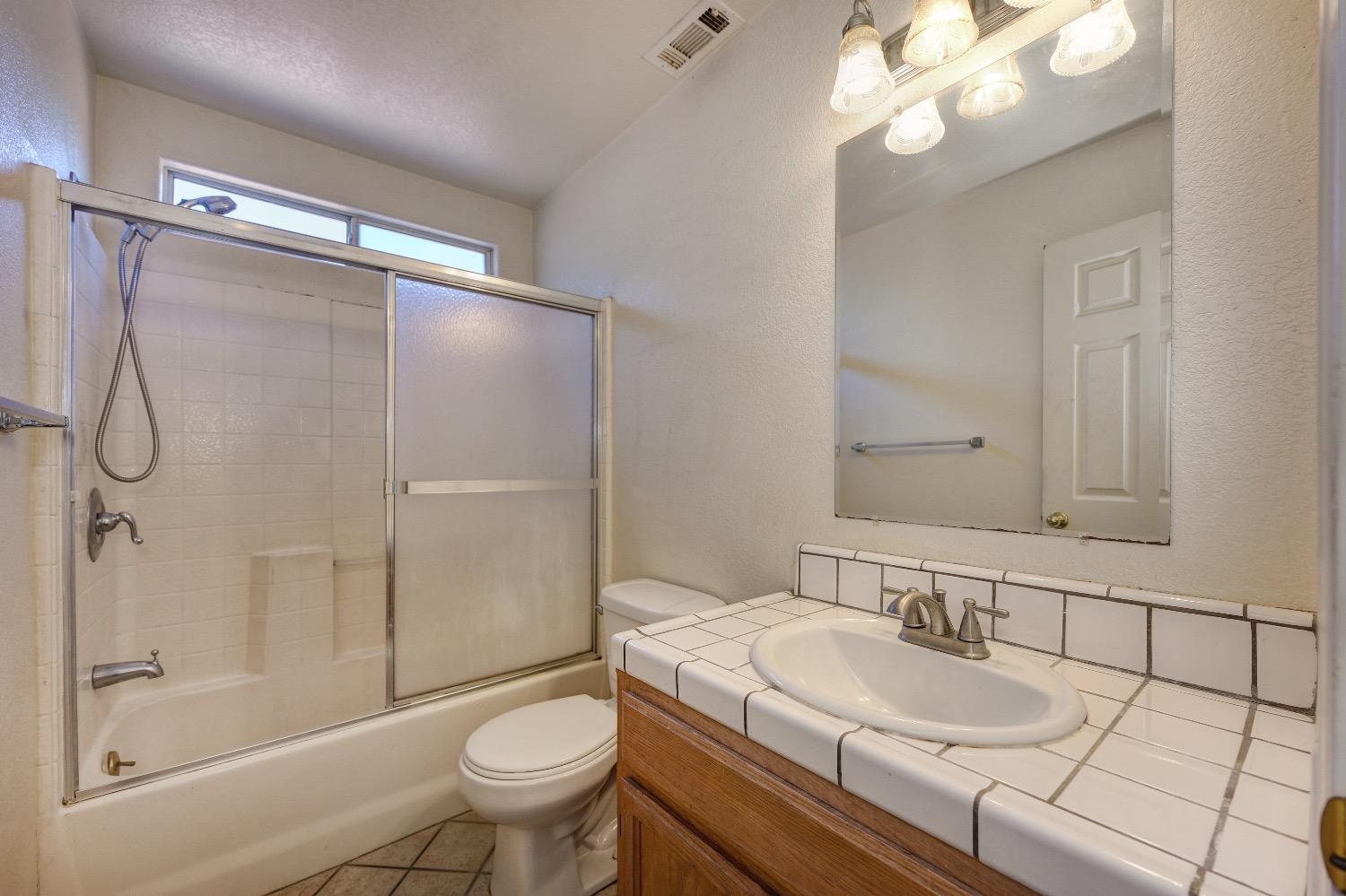 Detail Gallery Image 14 of 40 For 3076 Heinemann Dr, Valley Springs,  CA 95252 - 3 Beds | 2 Baths