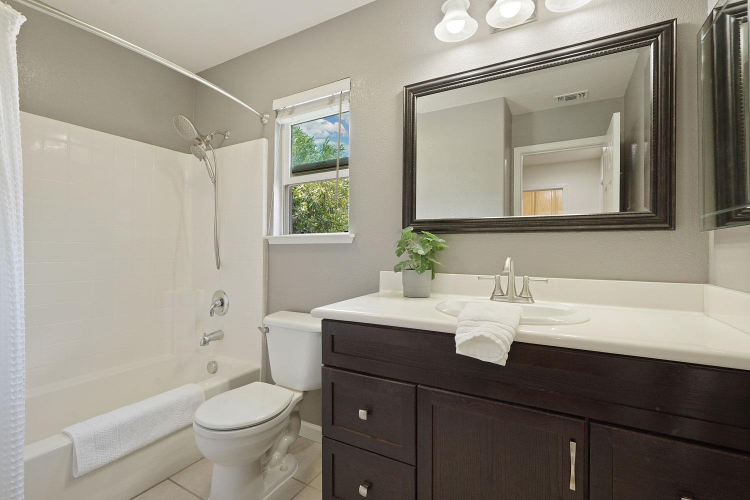 Detail Gallery Image 21 of 41 For 1114 Powell Ct, Tracy,  CA 95304 - 4 Beds | 2/1 Baths