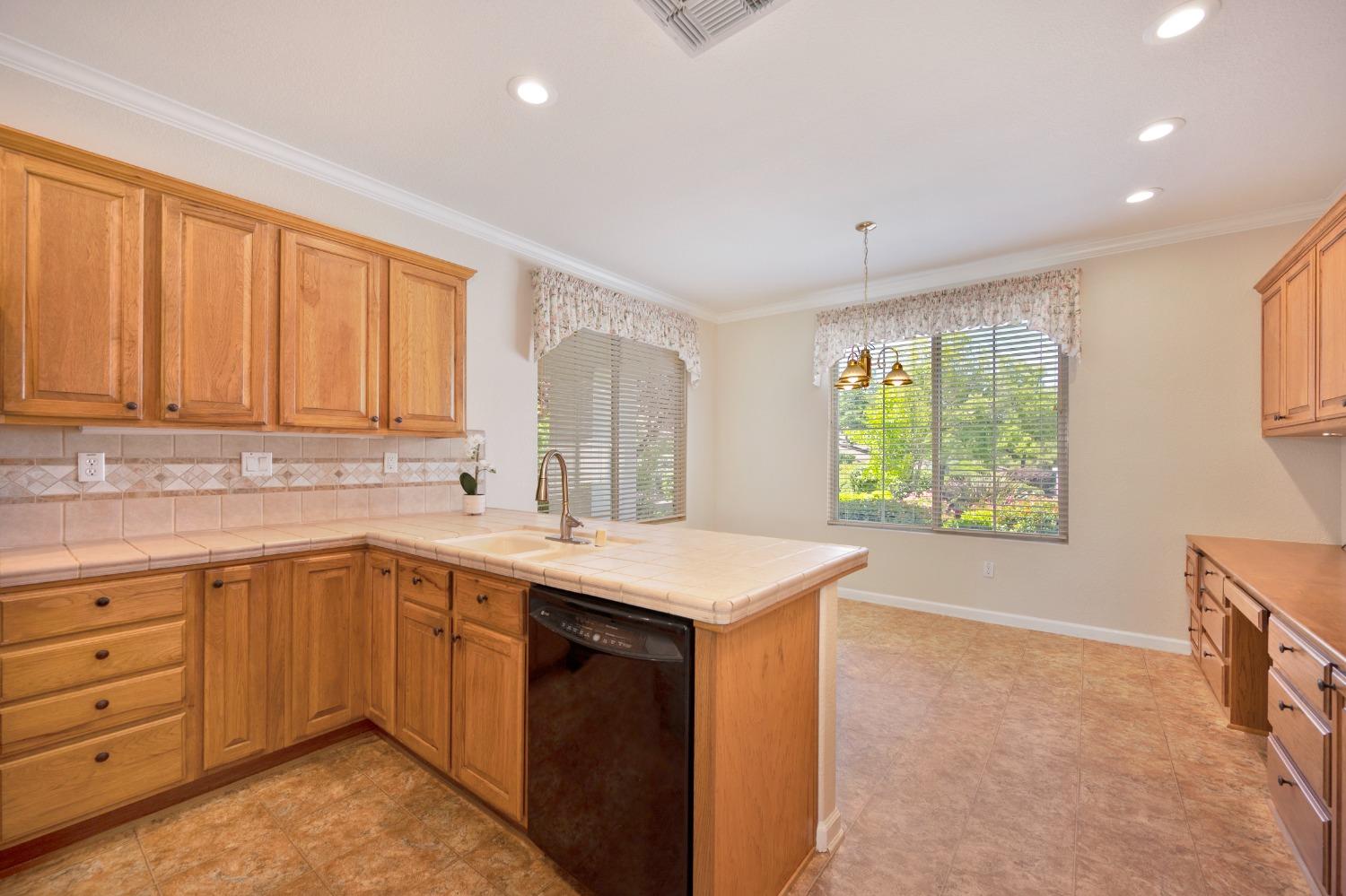 Detail Gallery Image 16 of 40 For 850 Yosemite Ct, Lincoln,  CA 95648 - 2 Beds | 2 Baths