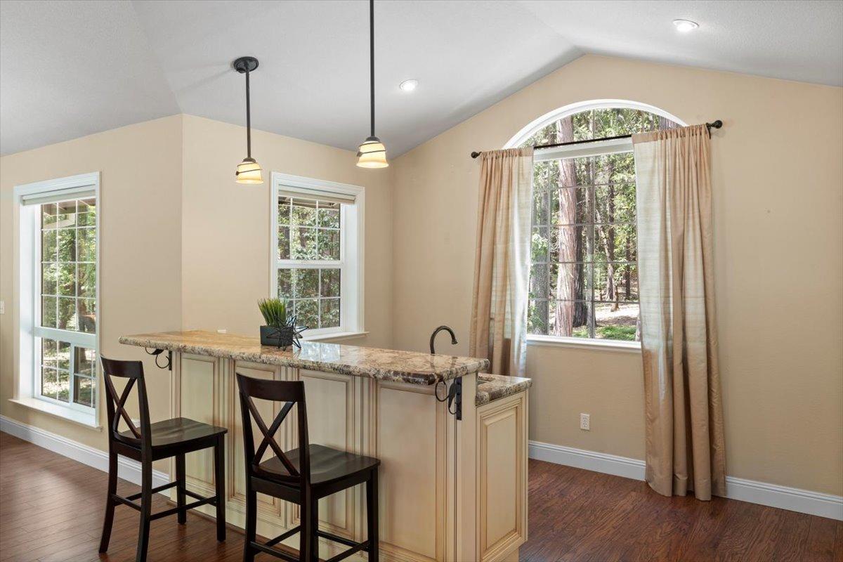 Detail Gallery Image 11 of 52 For 13900 Red Dog Rd, Nevada City,  CA 95959 - 3 Beds | 2/1 Baths