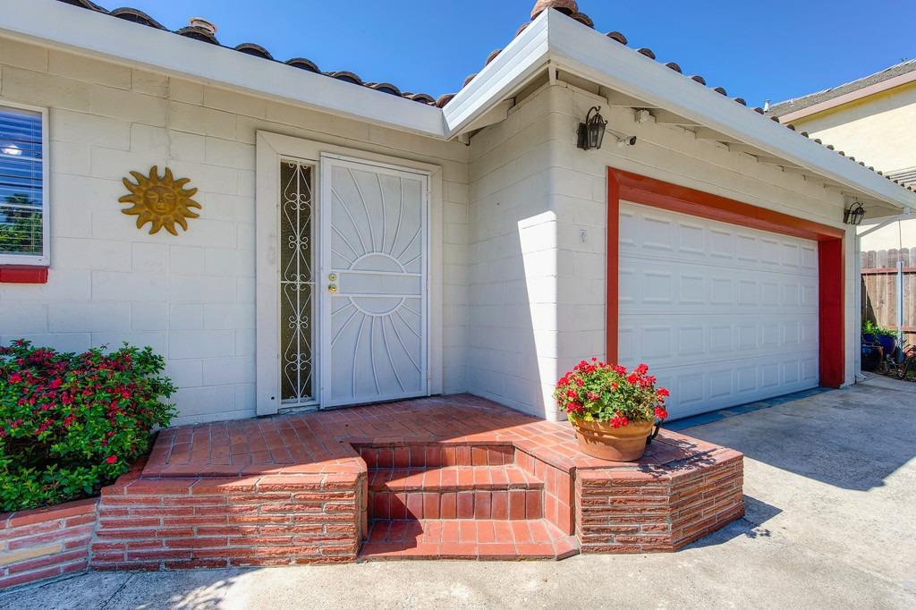Detail Gallery Image 5 of 78 For 5450 Gibbons Dr, Carmichael,  CA 95608 - 3 Beds | 2 Baths