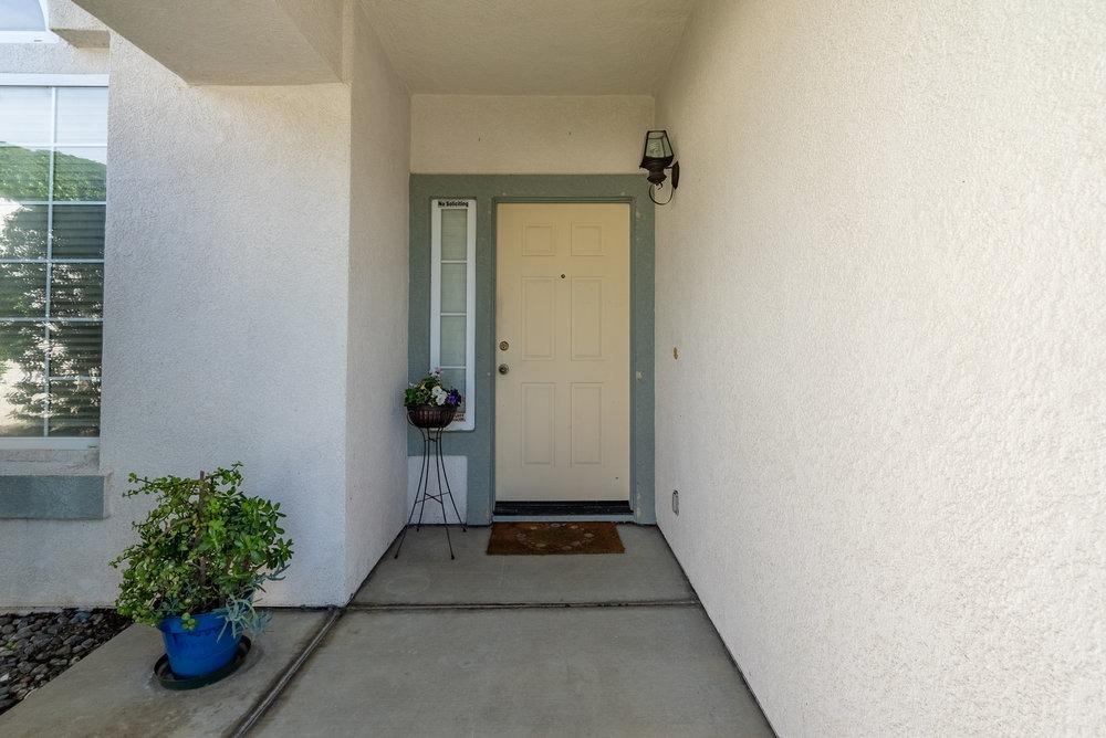 Detail Gallery Image 4 of 44 For 921 Hillock Ct, Hollister,  CA 95023 - 4 Beds | 2/1 Baths