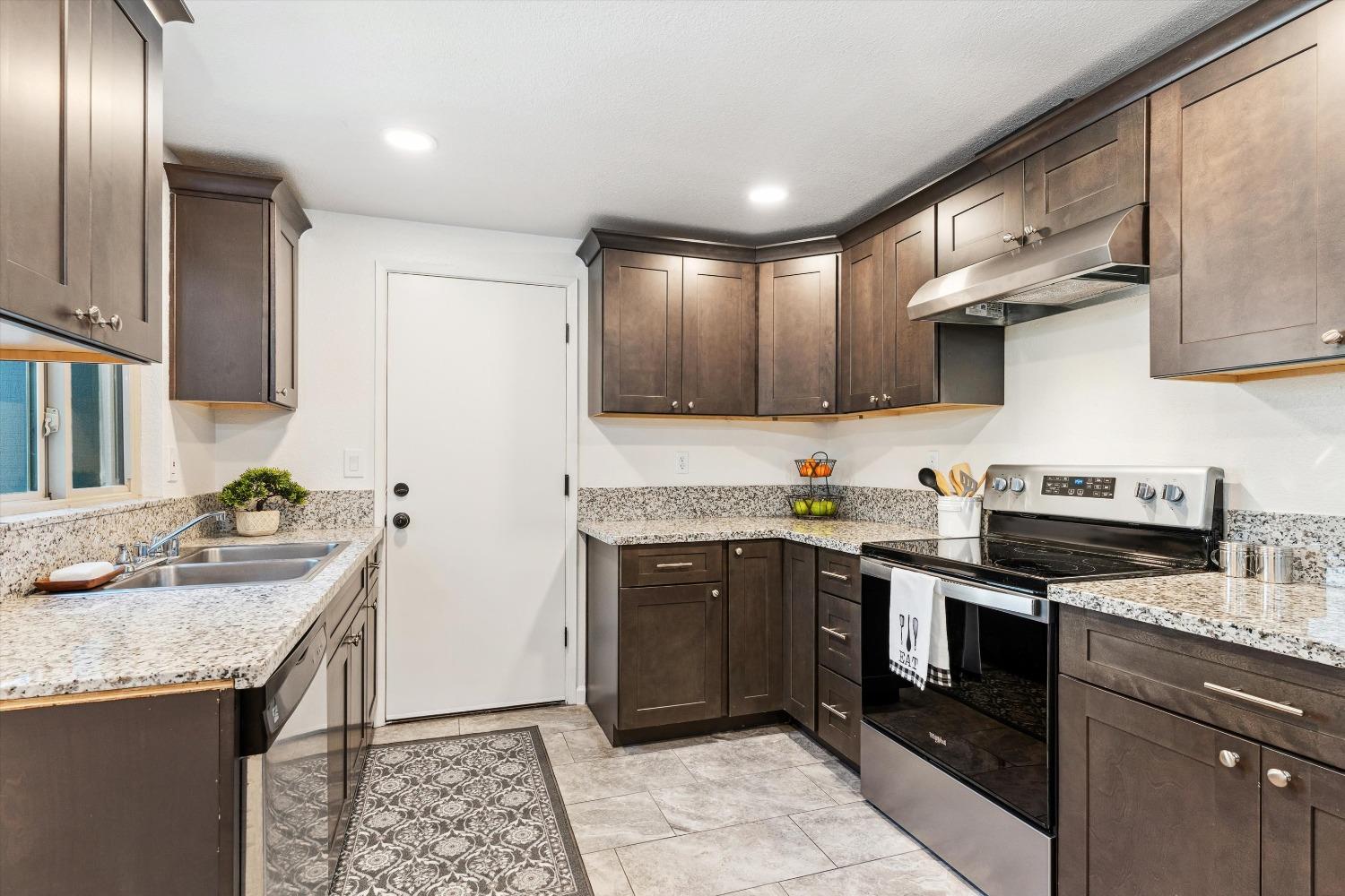 Detail Gallery Image 14 of 25 For 7215 La Luna Ct, Citrus Heights,  CA 95621 - 2 Beds | 2 Baths