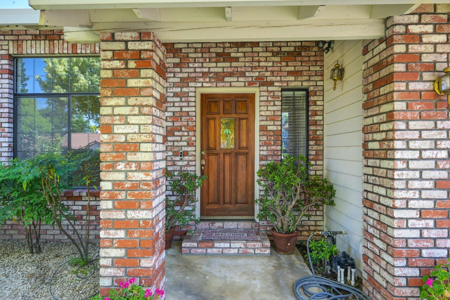 Detail Gallery Image 3 of 39 For 6844 Goot Way, Carmichael,  CA 95608 - 4 Beds | 2/1 Baths