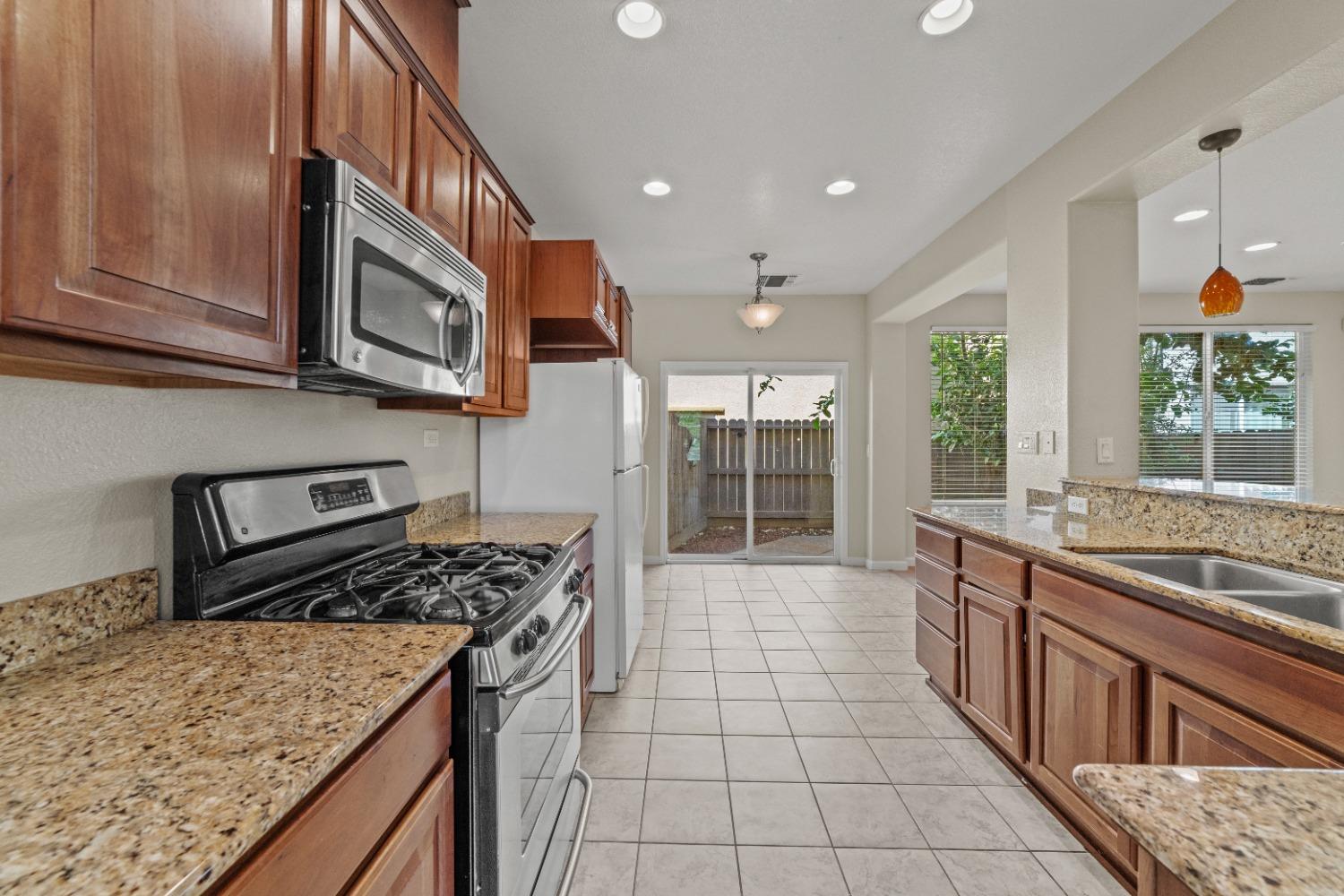 Detail Gallery Image 10 of 49 For 4318 Mount Kisco Way, Rancho Cordova,  CA 95742 - 4 Beds | 2/1 Baths