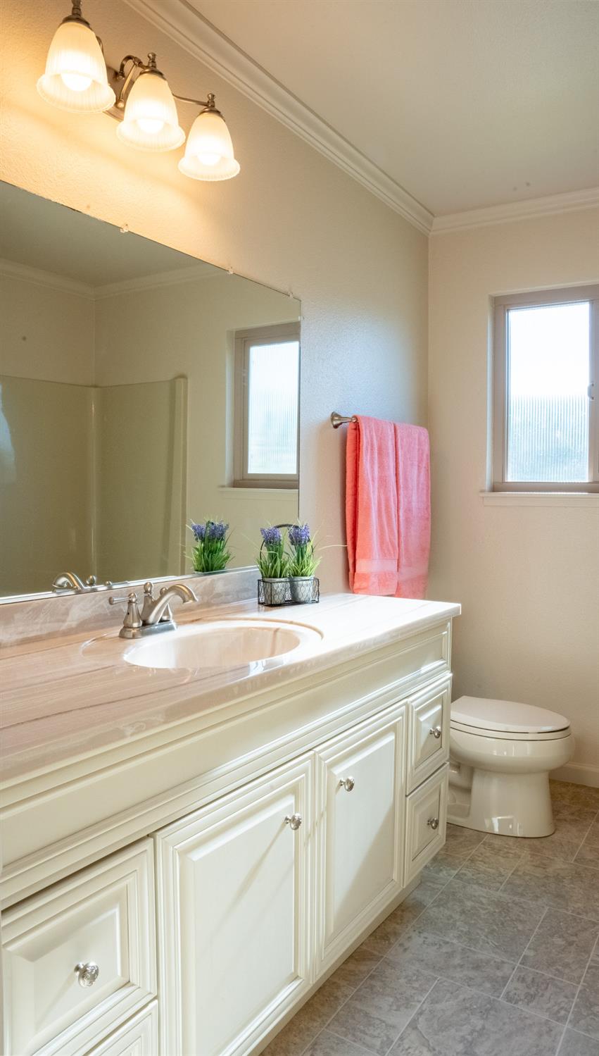 Detail Gallery Image 18 of 35 For 2 W Miramonte Dr, Woodland,  CA 95695 - 3 Beds | 2 Baths