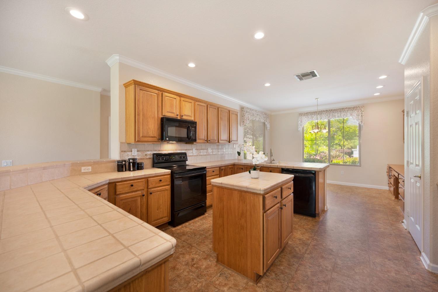 Detail Gallery Image 11 of 40 For 850 Yosemite Ct, Lincoln,  CA 95648 - 2 Beds | 2 Baths