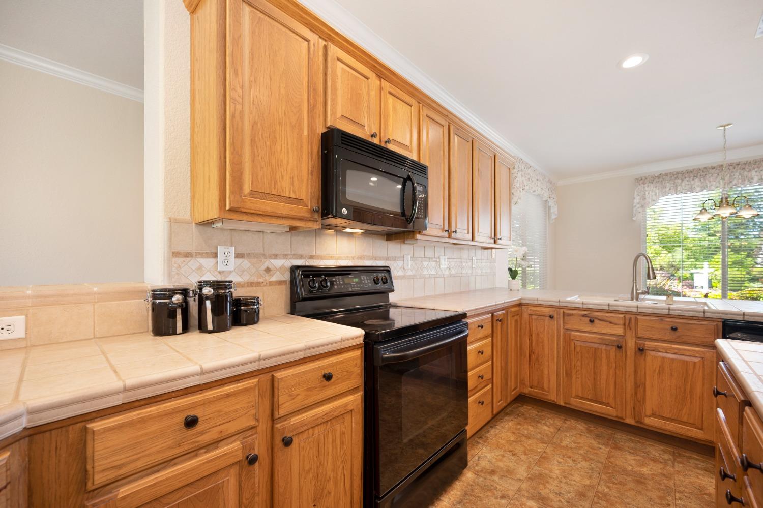 Detail Gallery Image 12 of 40 For 850 Yosemite Ct, Lincoln,  CA 95648 - 2 Beds | 2 Baths