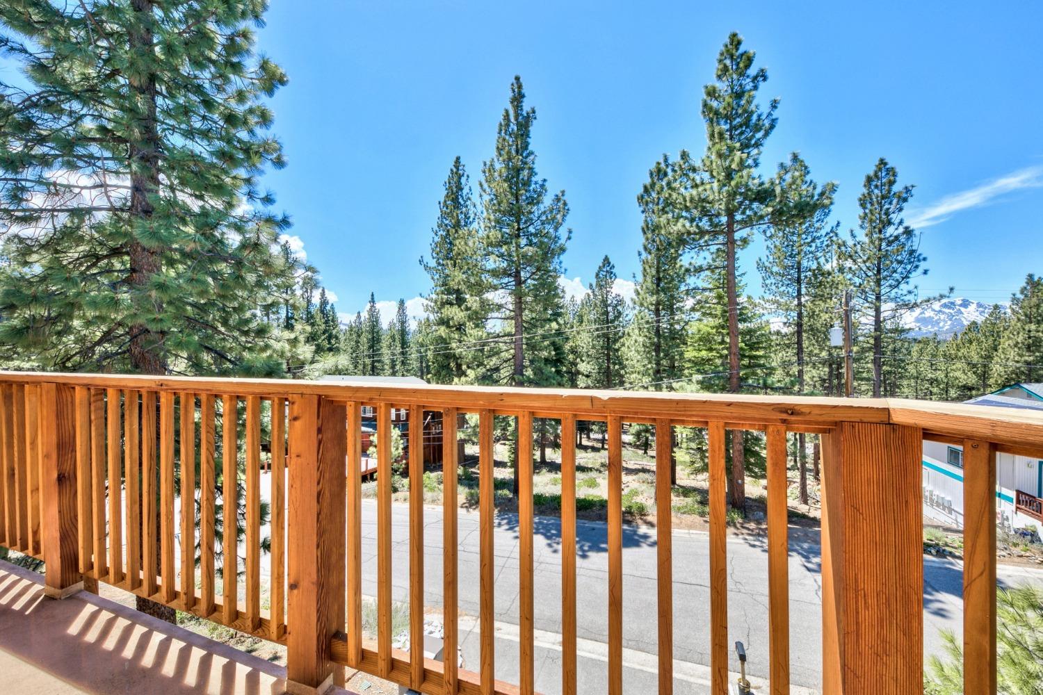 Detail Gallery Image 27 of 38 For 2346 Wagon Train Trl, South Lake Tahoe,  CA 96150 - 4 Beds | 3 Baths