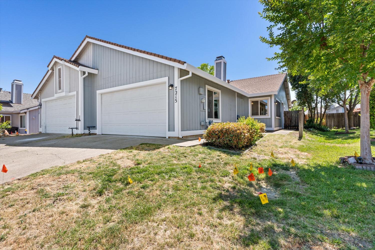 Detail Gallery Image 1 of 25 For 7215 La Luna Ct, Citrus Heights,  CA 95621 - 2 Beds | 2 Baths