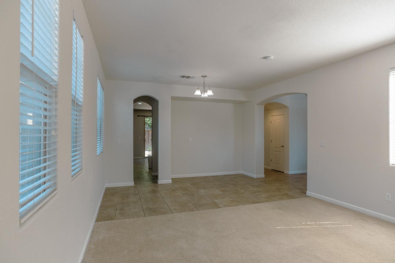 Detail Gallery Image 12 of 67 For 2057 Canon Persido Ct, Atwater,  CA 95301 - 6 Beds | 3/1 Baths