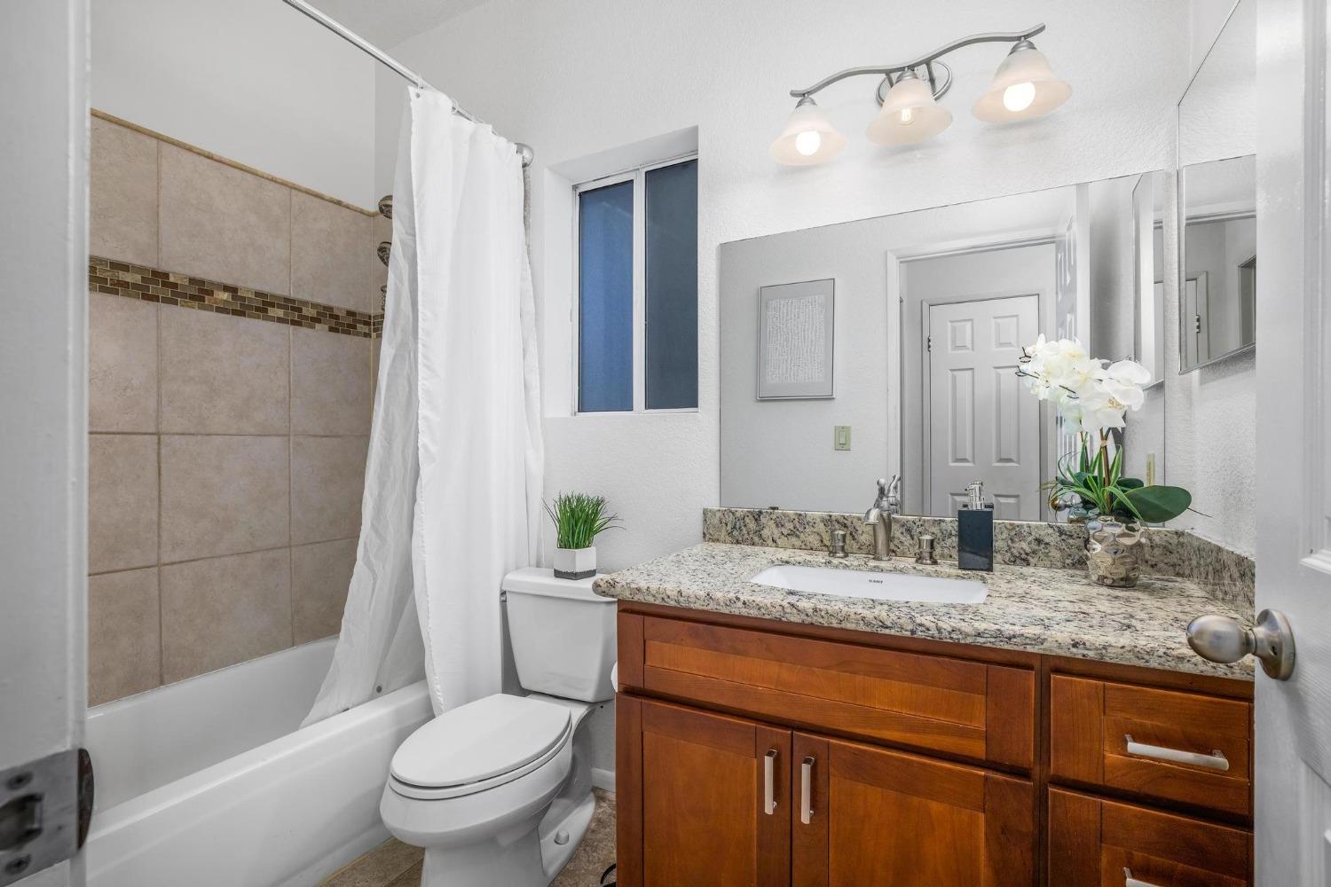 Detail Gallery Image 3 of 35 For 8150 Mountain View Dr #C,  Pleasanton,  CA 94588 - 1 Beds | 1 Baths