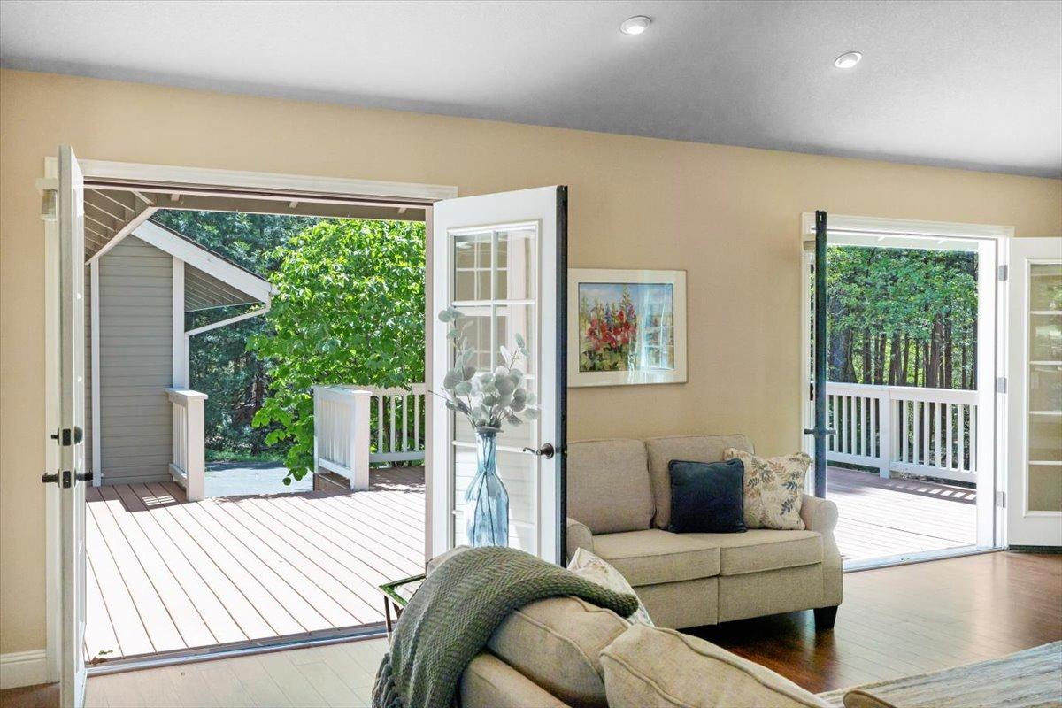 Detail Gallery Image 18 of 52 For 13900 Red Dog Rd, Nevada City,  CA 95959 - 3 Beds | 2/1 Baths