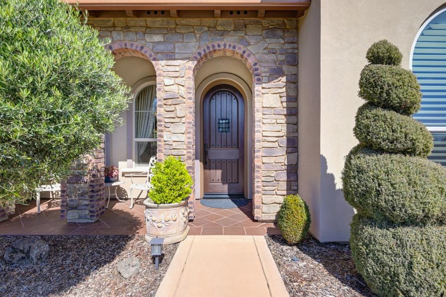 Detail Gallery Image 5 of 65 For 868 Nature Way, Folsom,  CA 95630 - 5 Beds | 4 Baths