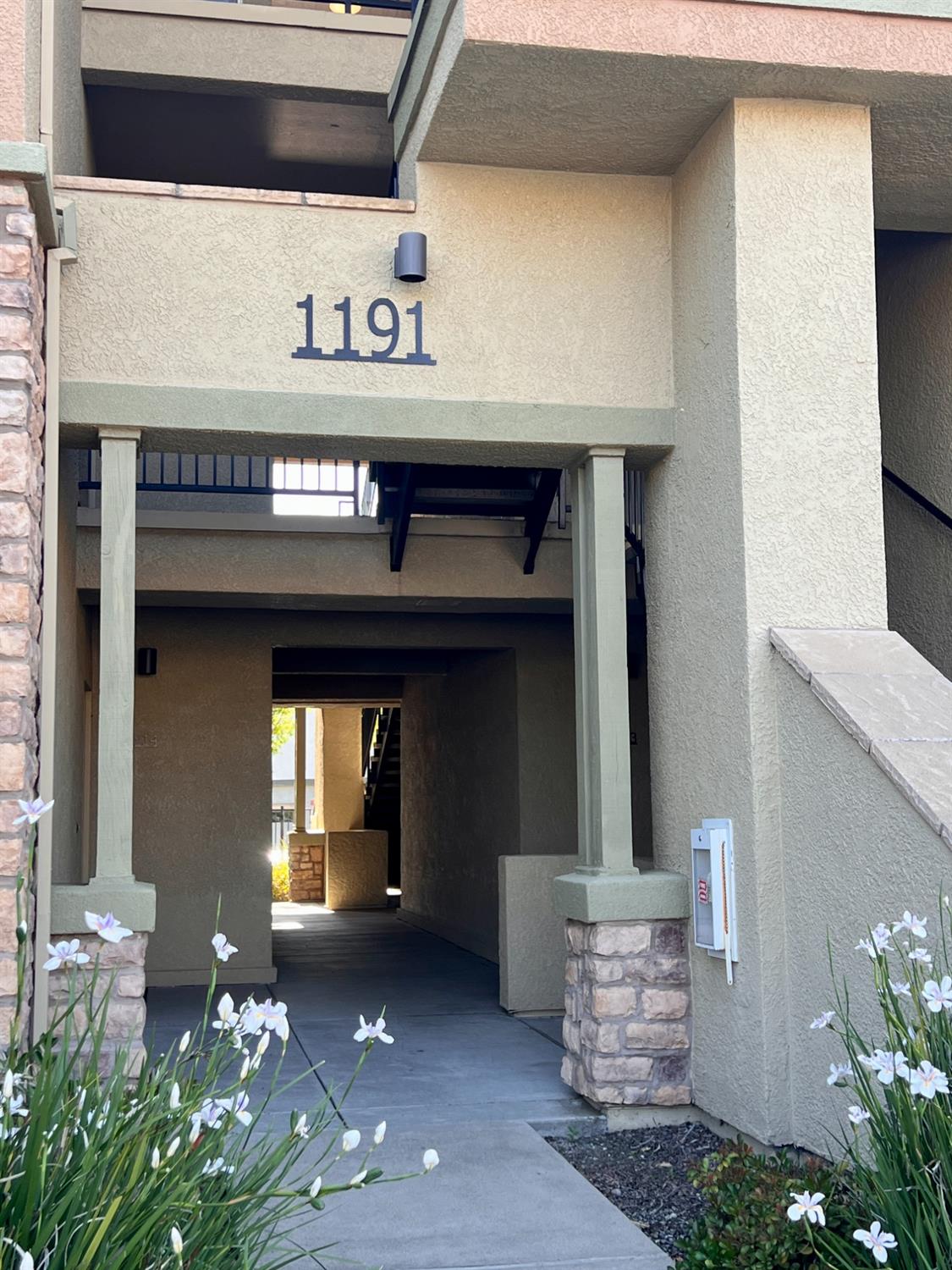 Detail Gallery Image 1 of 26 For 1191 Whitney Ranch Pkwy #823,  Rocklin,  CA 95765 - 3 Beds | 2 Baths