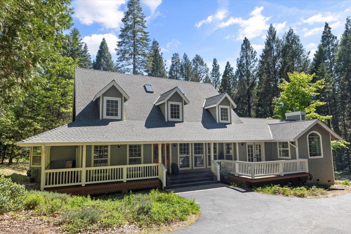 Detail Gallery Image 1 of 52 For 13900 Red Dog Rd, Nevada City,  CA 95959 - 3 Beds | 2/1 Baths