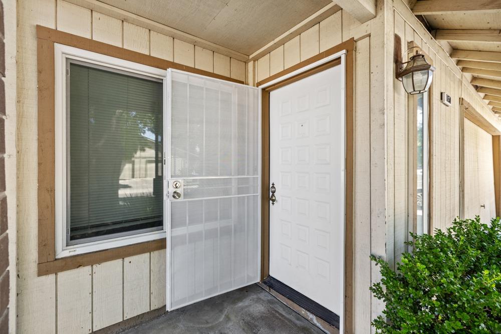 Detail Gallery Image 3 of 29 For 1650 Tourney Way, Sacramento,  CA 95833 - 2 Beds | 2 Baths