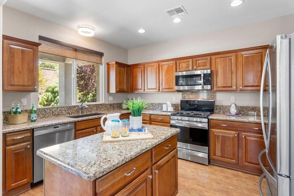 Detail Gallery Image 20 of 47 For 2804 Blue Heron Loop, Lincoln,  CA 95648 - 2 Beds | 2 Baths