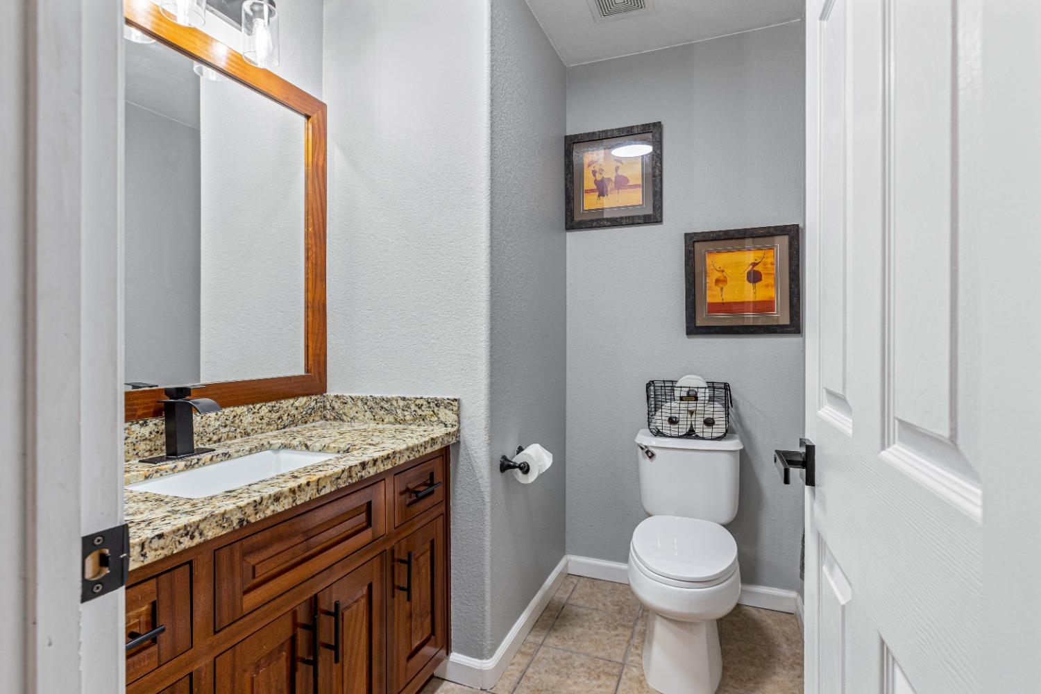 Detail Gallery Image 17 of 47 For 5806 Barger Ct, Riverbank,  CA 95367 - 6 Beds | 2/1 Baths