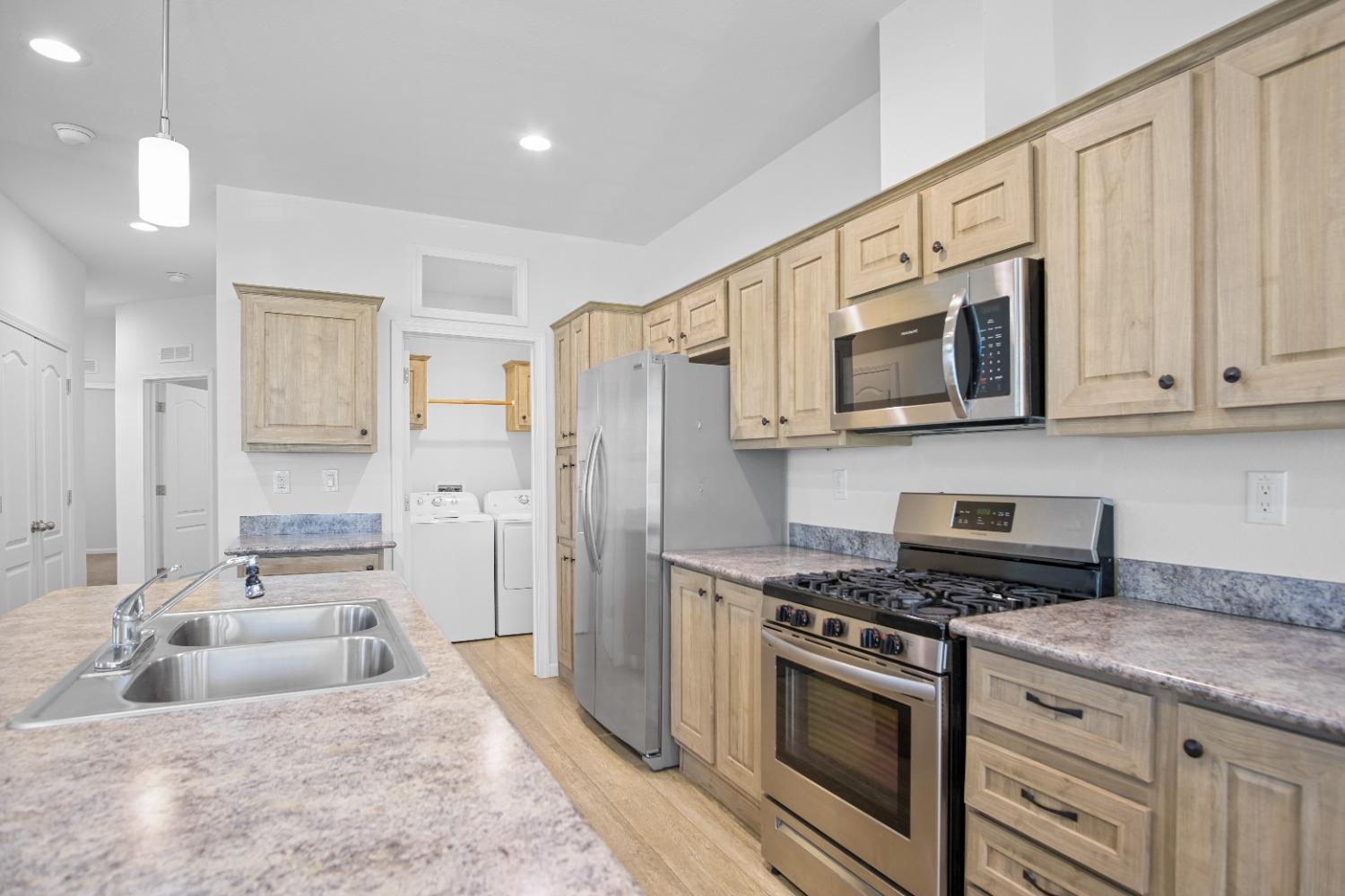 Detail Gallery Image 9 of 23 For 3524 Homestead Way 57, Ceres,  CA 95307 - 3 Beds | 2 Baths