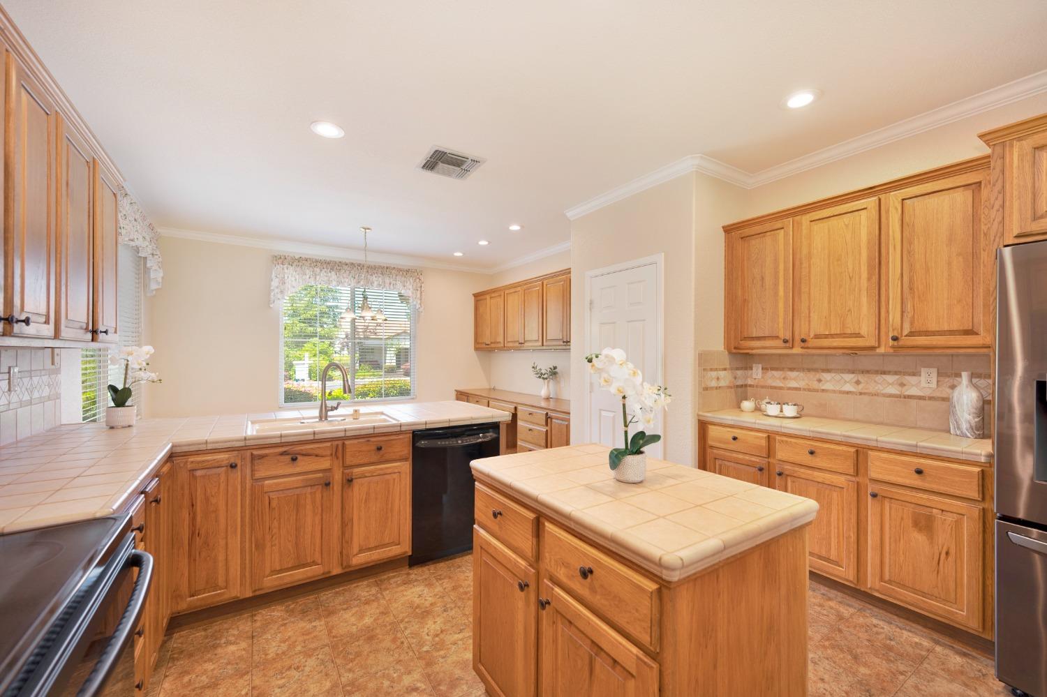 Detail Gallery Image 13 of 40 For 850 Yosemite Ct, Lincoln,  CA 95648 - 2 Beds | 2 Baths