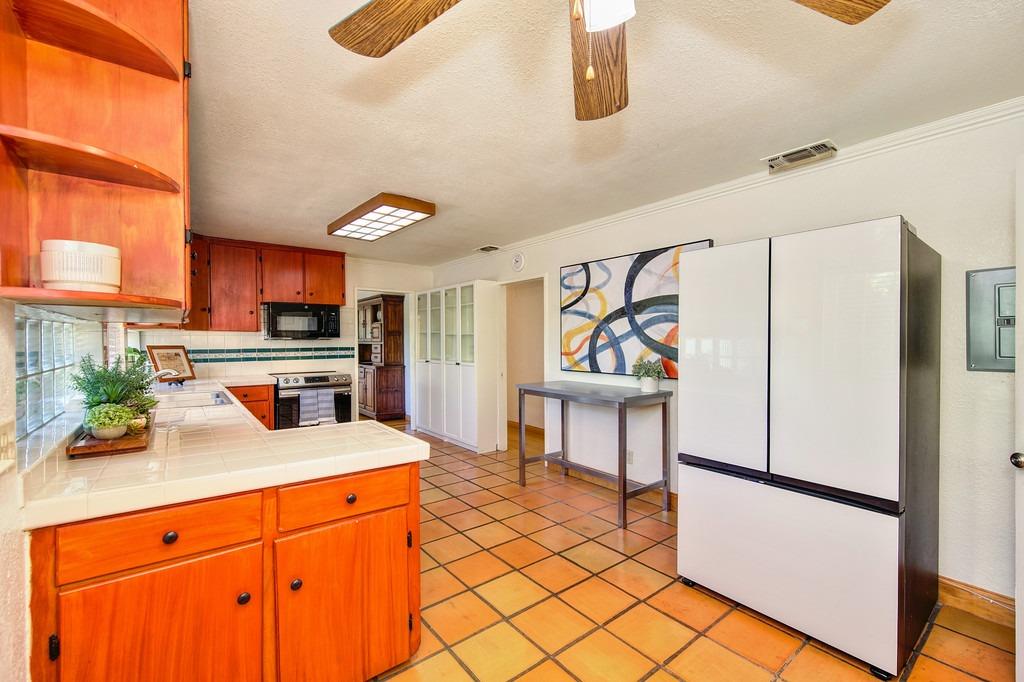 Detail Gallery Image 25 of 78 For 5450 Gibbons Dr, Carmichael,  CA 95608 - 3 Beds | 2 Baths