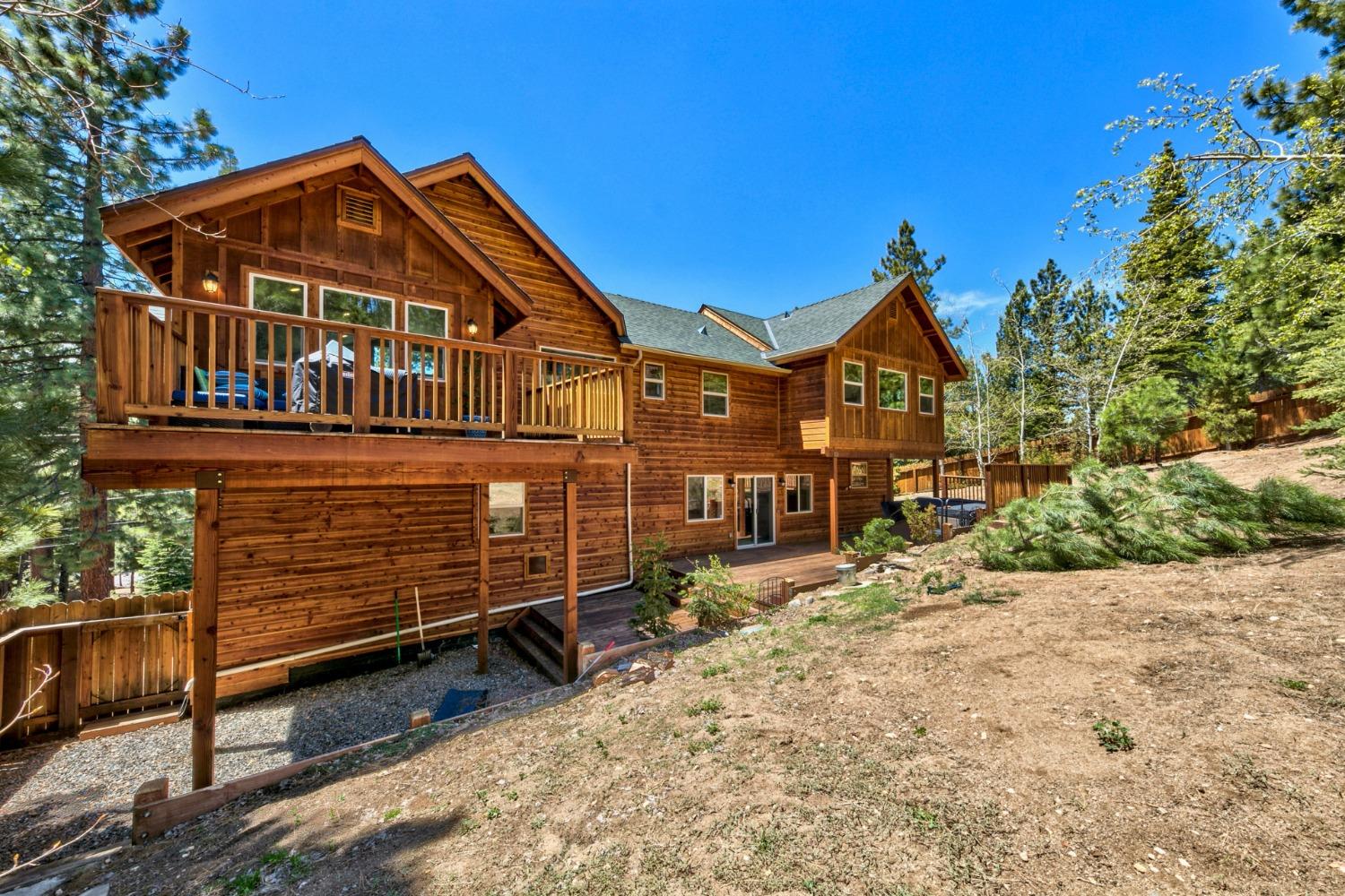 Detail Gallery Image 2 of 38 For 2346 Wagon Train Trl, South Lake Tahoe,  CA 96150 - 4 Beds | 3 Baths