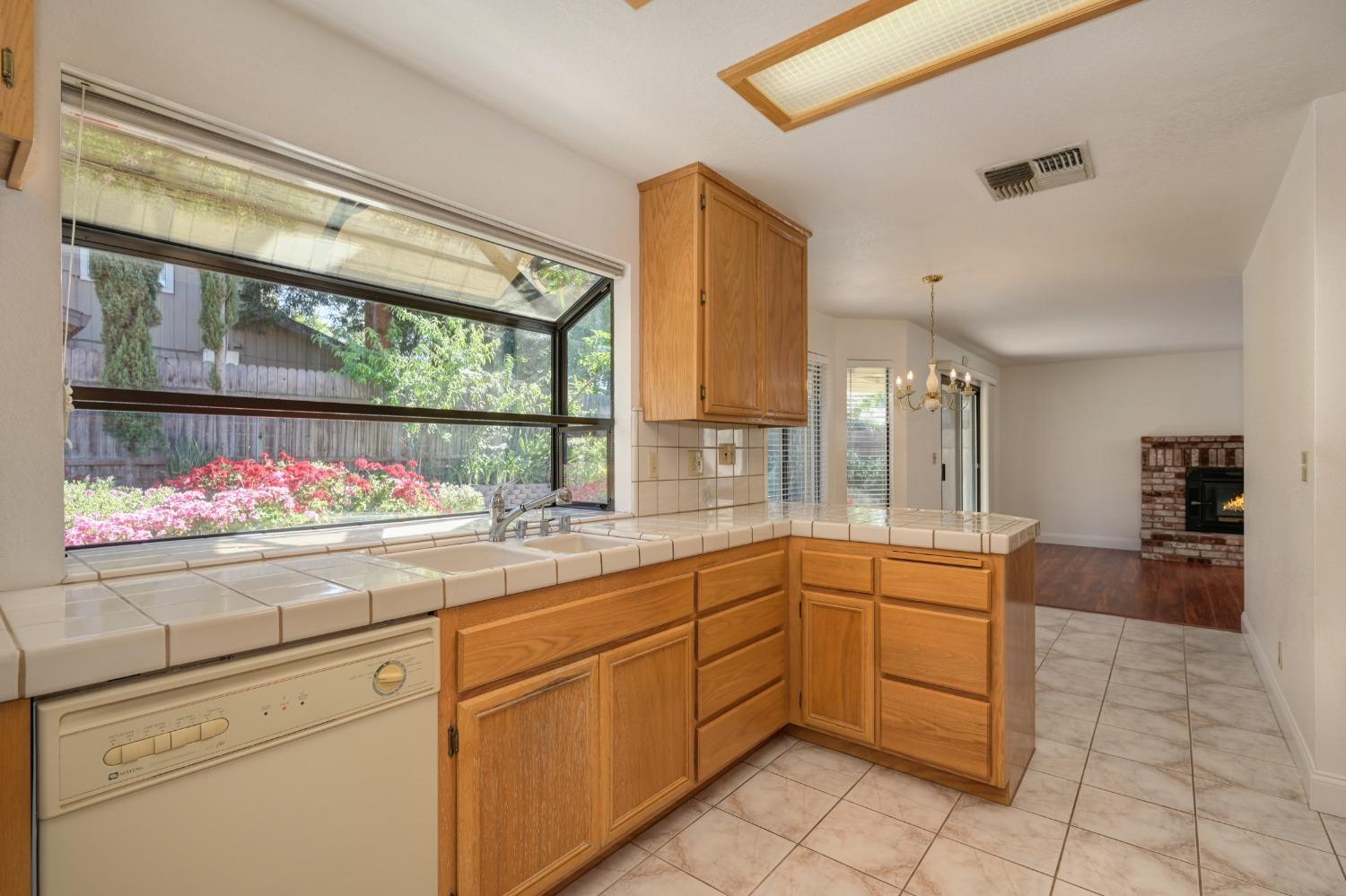 Detail Gallery Image 21 of 39 For 6844 Goot Way, Carmichael,  CA 95608 - 4 Beds | 2/1 Baths