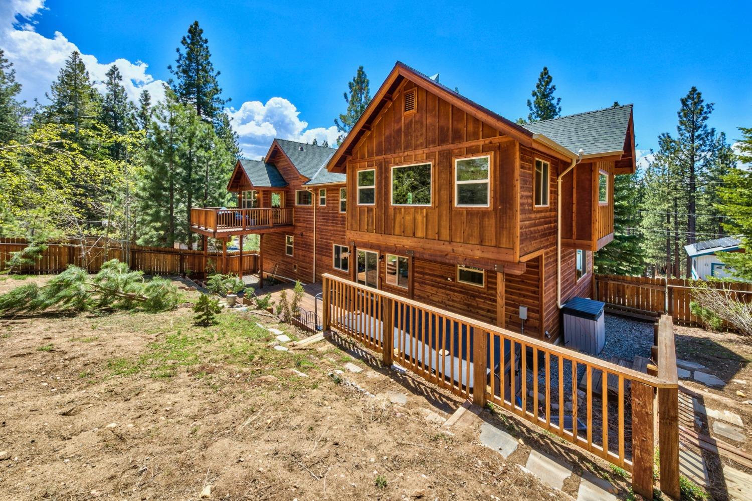 Detail Gallery Image 3 of 38 For 2346 Wagon Train Trl, South Lake Tahoe,  CA 96150 - 4 Beds | 3 Baths