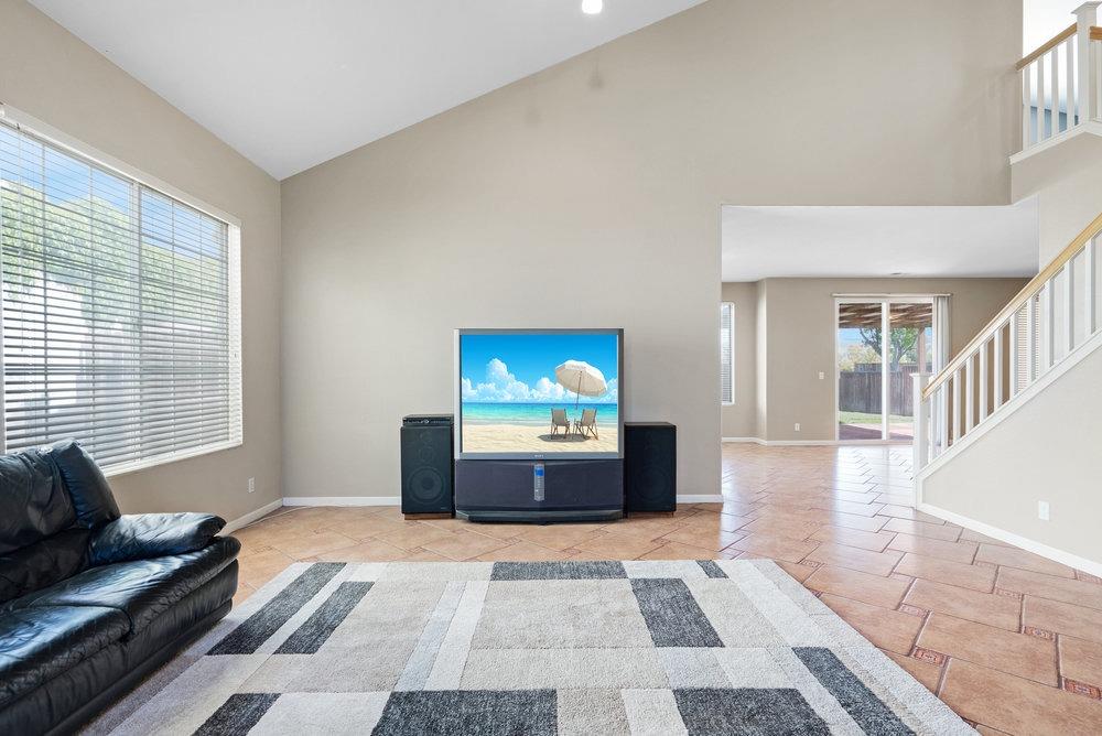 Detail Gallery Image 8 of 44 For 921 Hillock Ct, Hollister,  CA 95023 - 4 Beds | 2/1 Baths