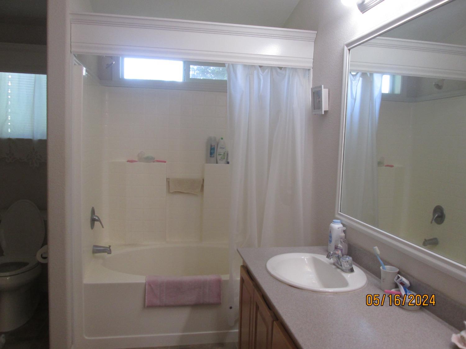Queen Way #22, Livingston, California image 13