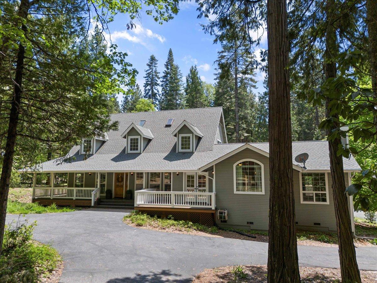 Detail Gallery Image 3 of 52 For 13900 Red Dog Rd, Nevada City,  CA 95959 - 3 Beds | 2/1 Baths
