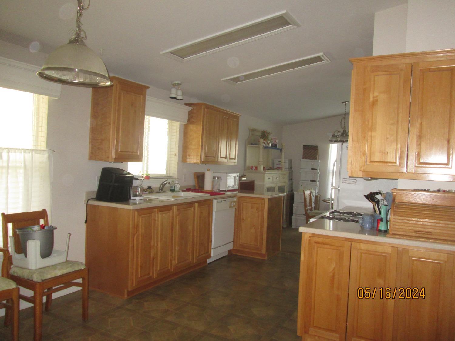 Queen Way #22, Livingston, California image 2