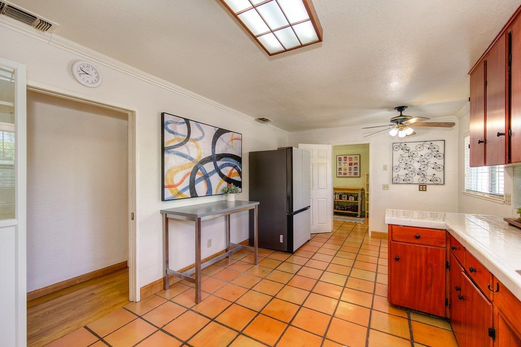 Detail Gallery Image 24 of 78 For 5450 Gibbons Dr, Carmichael,  CA 95608 - 3 Beds | 2 Baths