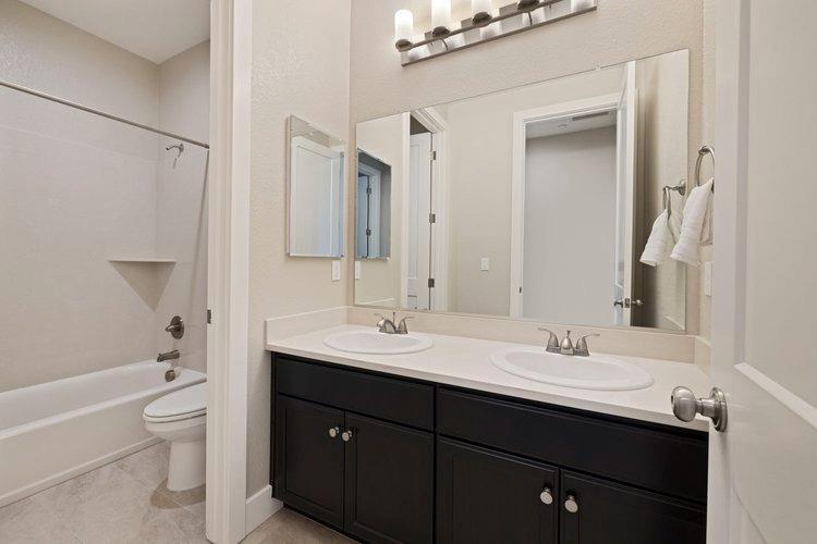 Detail Gallery Image 26 of 37 For 2438 Tribeca Ave, Manteca,  CA 95337 - 5 Beds | 3/1 Baths