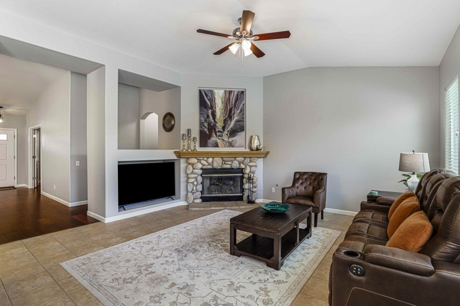 Detail Gallery Image 16 of 54 For 1917 Destiny Way, Modesto,  CA 95356 - 4 Beds | 2/1 Baths
