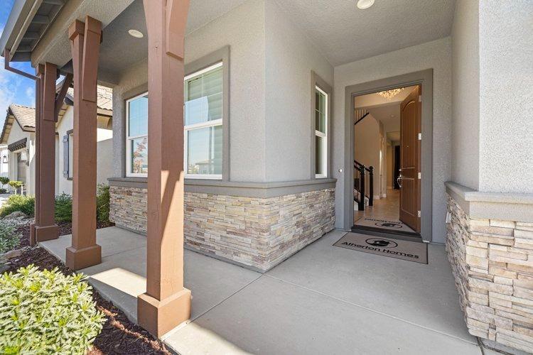 Detail Gallery Image 2 of 37 For 2438 Tribeca Ave, Manteca,  CA 95337 - 5 Beds | 3/1 Baths