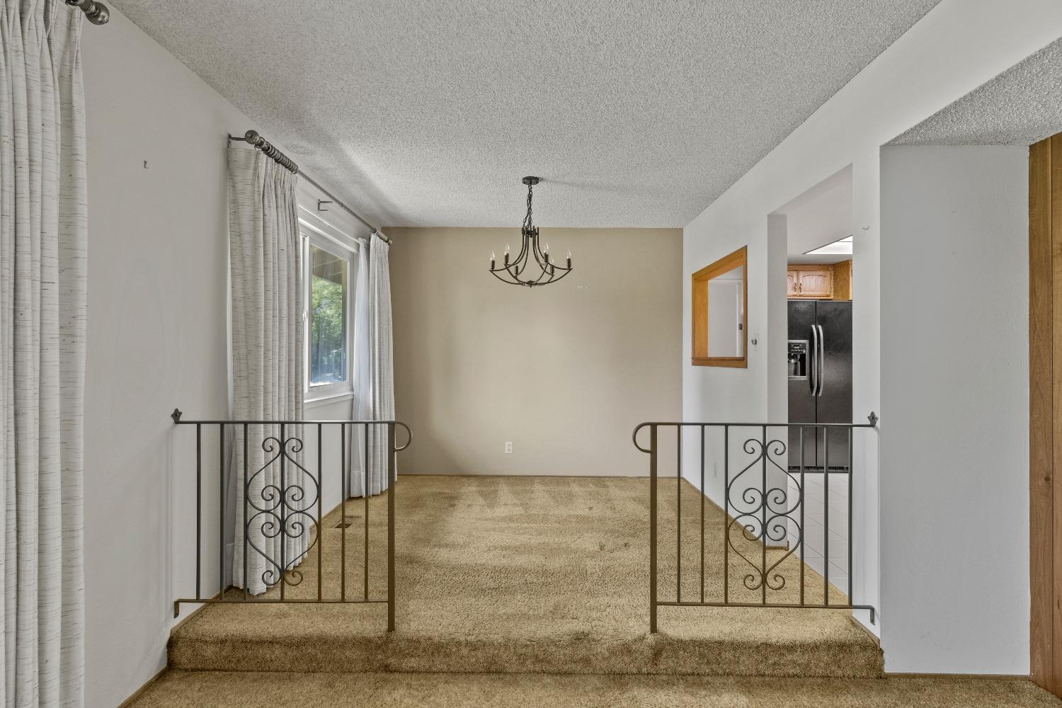 Detail Gallery Image 4 of 39 For 7601 Woodland Ln, Fair Oaks,  CA 95628 - 4 Beds | 2/1 Baths