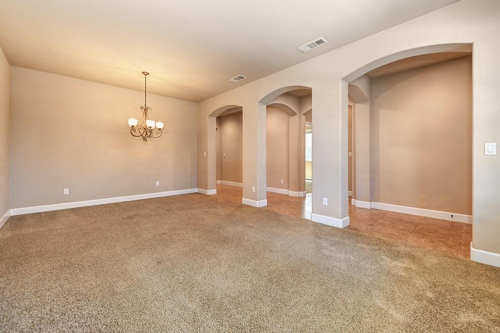 Detail Gallery Image 9 of 44 For 109 Hornby Ct, Roseville,  CA 95747 - 3 Beds | 2 Baths