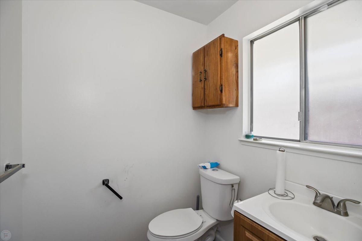 Detail Gallery Image 12 of 55 For 1608 De Ve Ave, Modesto,  CA 95350 - 5 Beds | 2/1 Baths