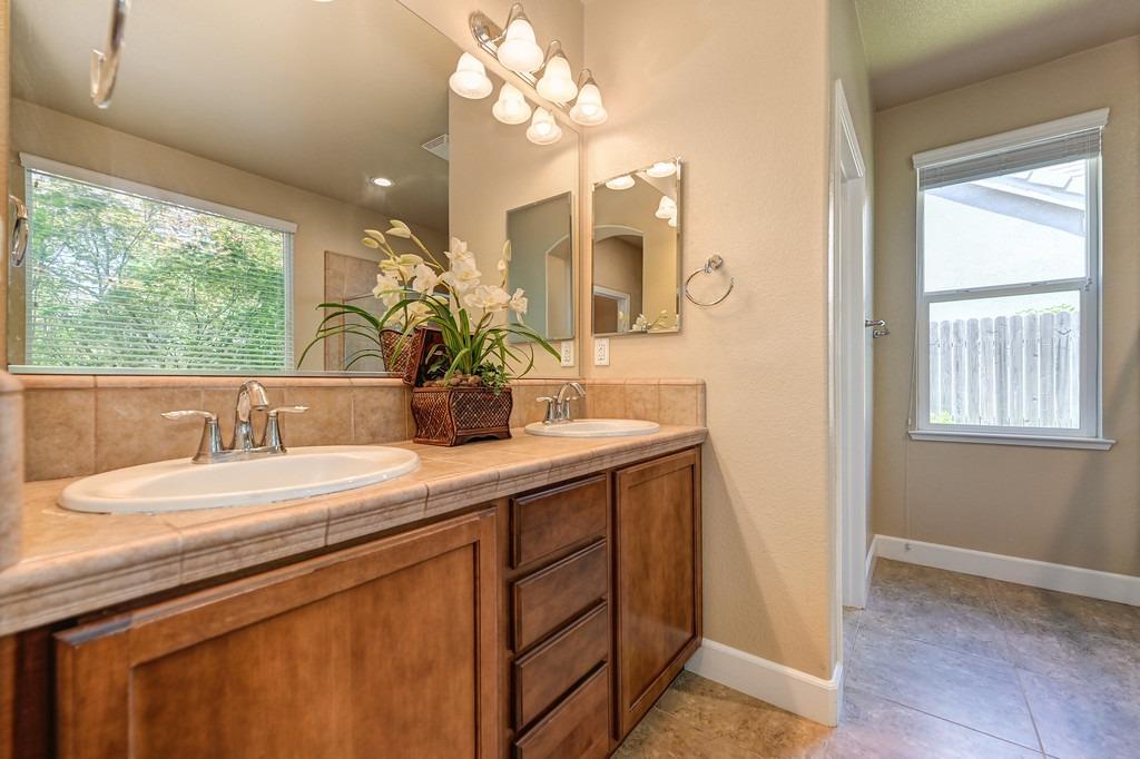 Detail Gallery Image 25 of 44 For 109 Hornby Ct, Roseville,  CA 95747 - 3 Beds | 2 Baths