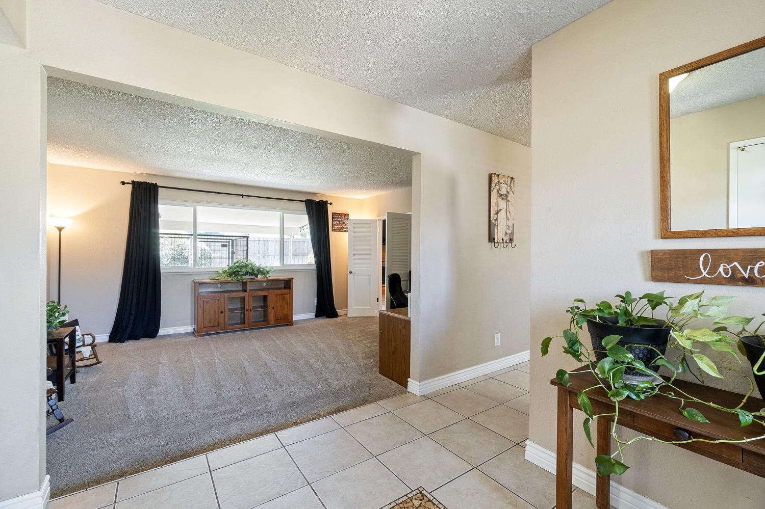Detail Gallery Image 12 of 27 For 2132 Beverly Ave, Clovis,  CA 93611 - 3 Beds | 2 Baths