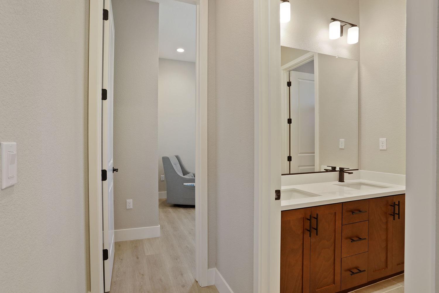 Detail Gallery Image 12 of 65 For 3224 Mulholland Dr, Lathrop,  CA 95330 - 3 Beds | 2/1 Baths