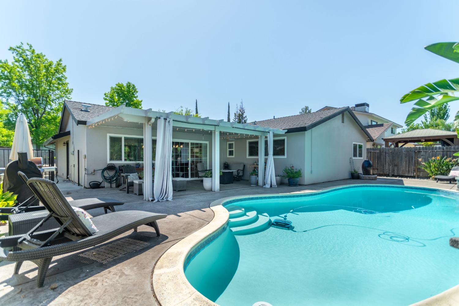 Detail Gallery Image 1 of 1 For 5056 Deerpark Cir, Fair Oaks,  CA 95628 - 3 Beds | 2 Baths